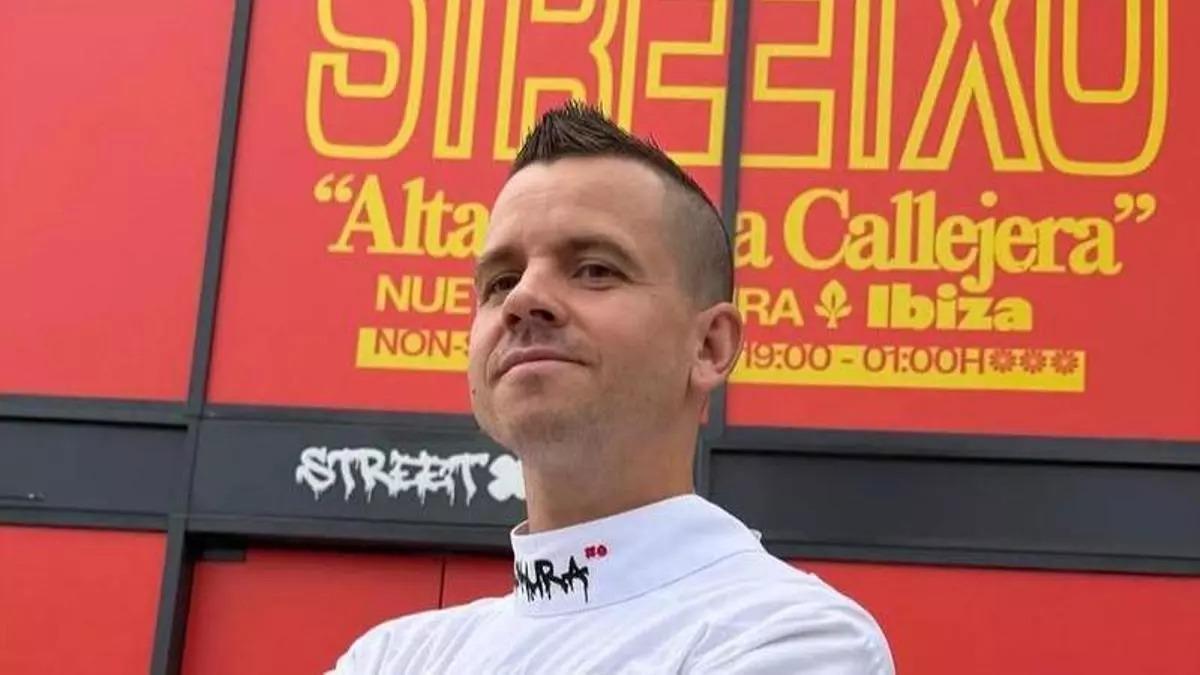 Dabiz Muñoz en la puerta de StreetXo Ibiza