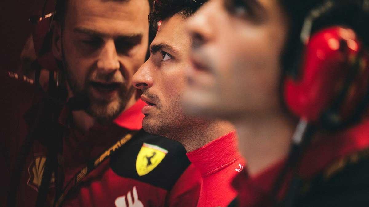 Sainz, en el box de Ferrari