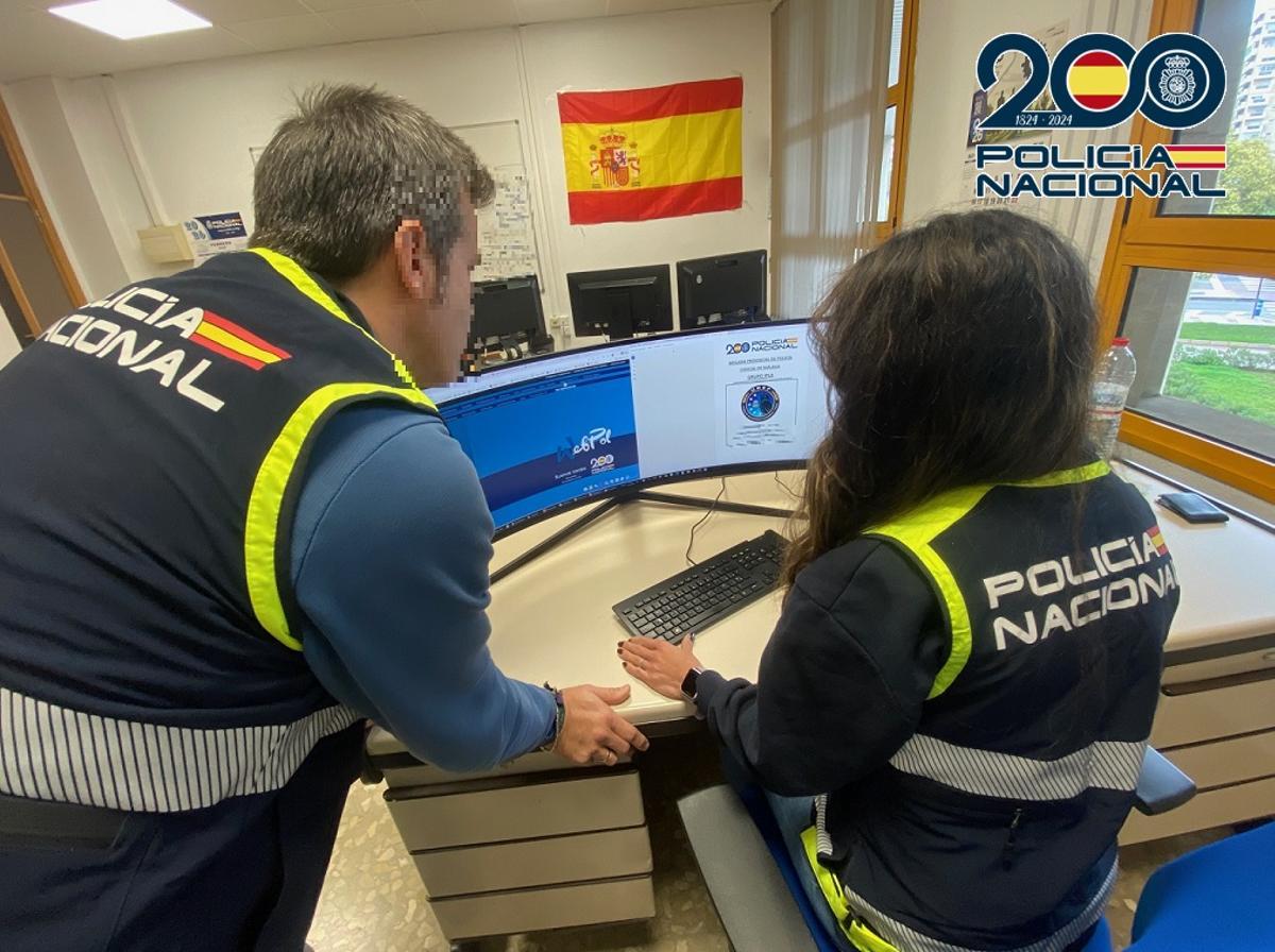 Dos investigadors de la Policia Nacional