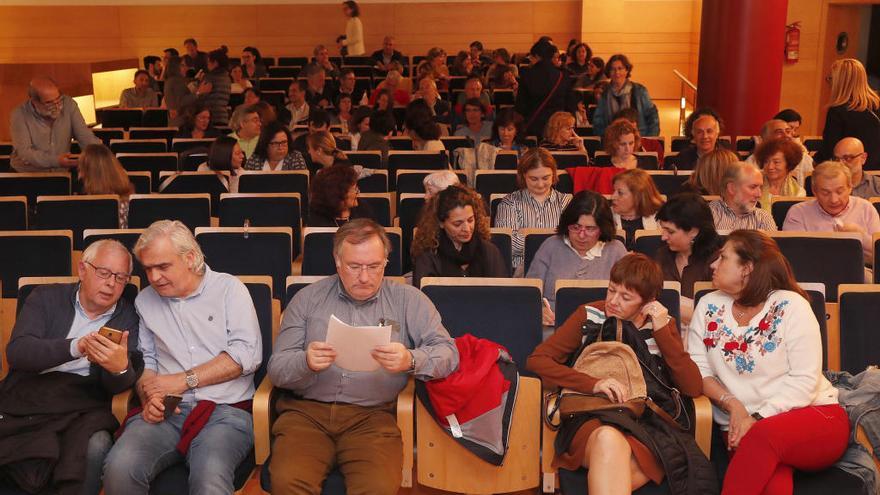 La asamblea se celebró a última hora de este lunes // J. Lores