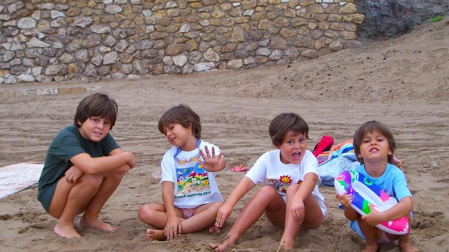 Maravillas Artero Martínez: “Águilas siempre será ese ‘cajón de sastre’ donde veraneaba de niña con cinco hermanas y mis padres”