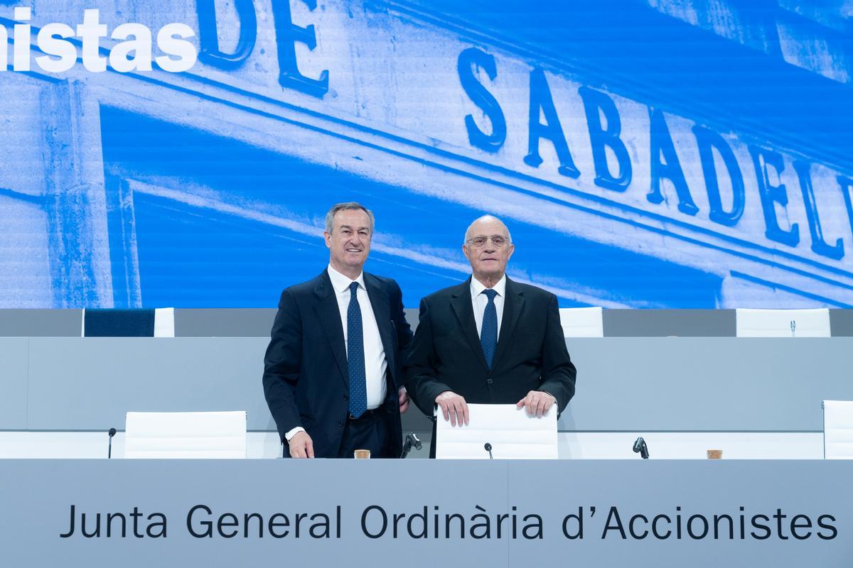 El Sabadell presentarà el 24 de juliol el pla estratègic amb què espera convèncer els seus accionistes que rebutgin l’opa del BBVA El Sabadell presentarà el 24 de juliol el pla estratègic amb què espera convèncer els seus accionistes que rebutgin l’opa del BBVA