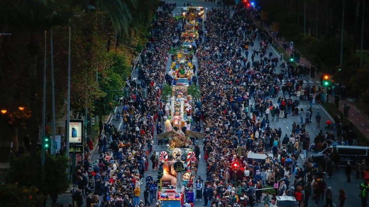 La Cabalgata de Reyes durante su recorrido.