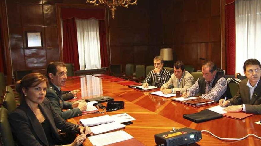 San Damián preside una de las reuniones sobre seguridad celebradas en el último año. Foto