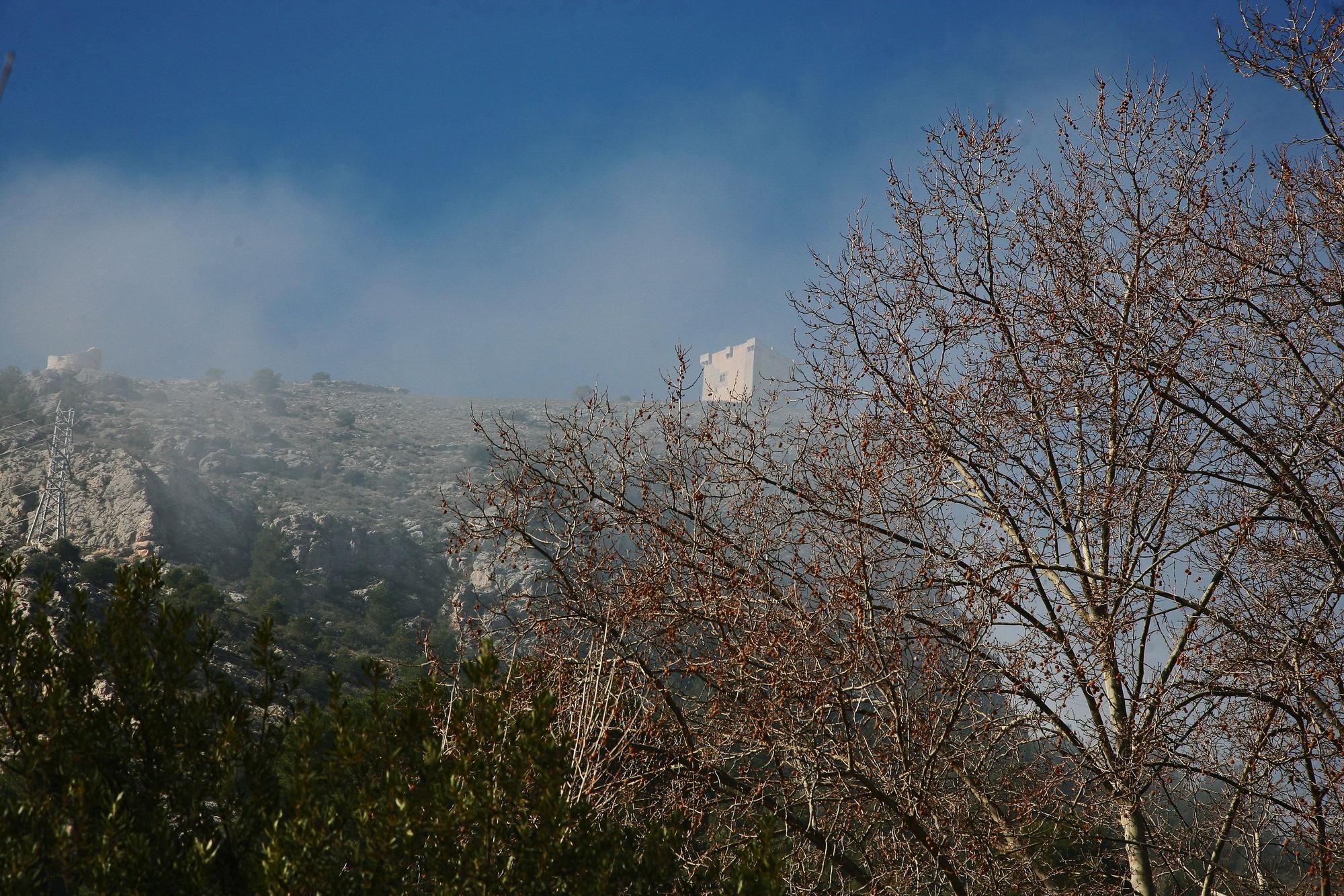 La niebla cubre algunas zonas de Alcoy y el Comtat