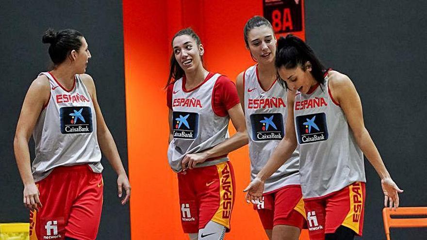 Jugadoras de la selección española, en L'Alqueria del Basket