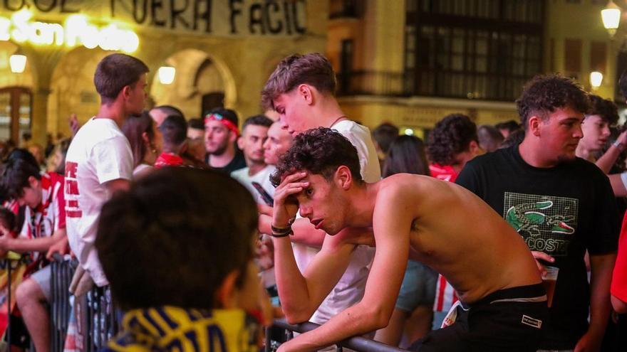 Lágrimas por lo que pudo ser un ascenso: Los Aficionados del Zamora CF lloran la derrota frente al Sabadell