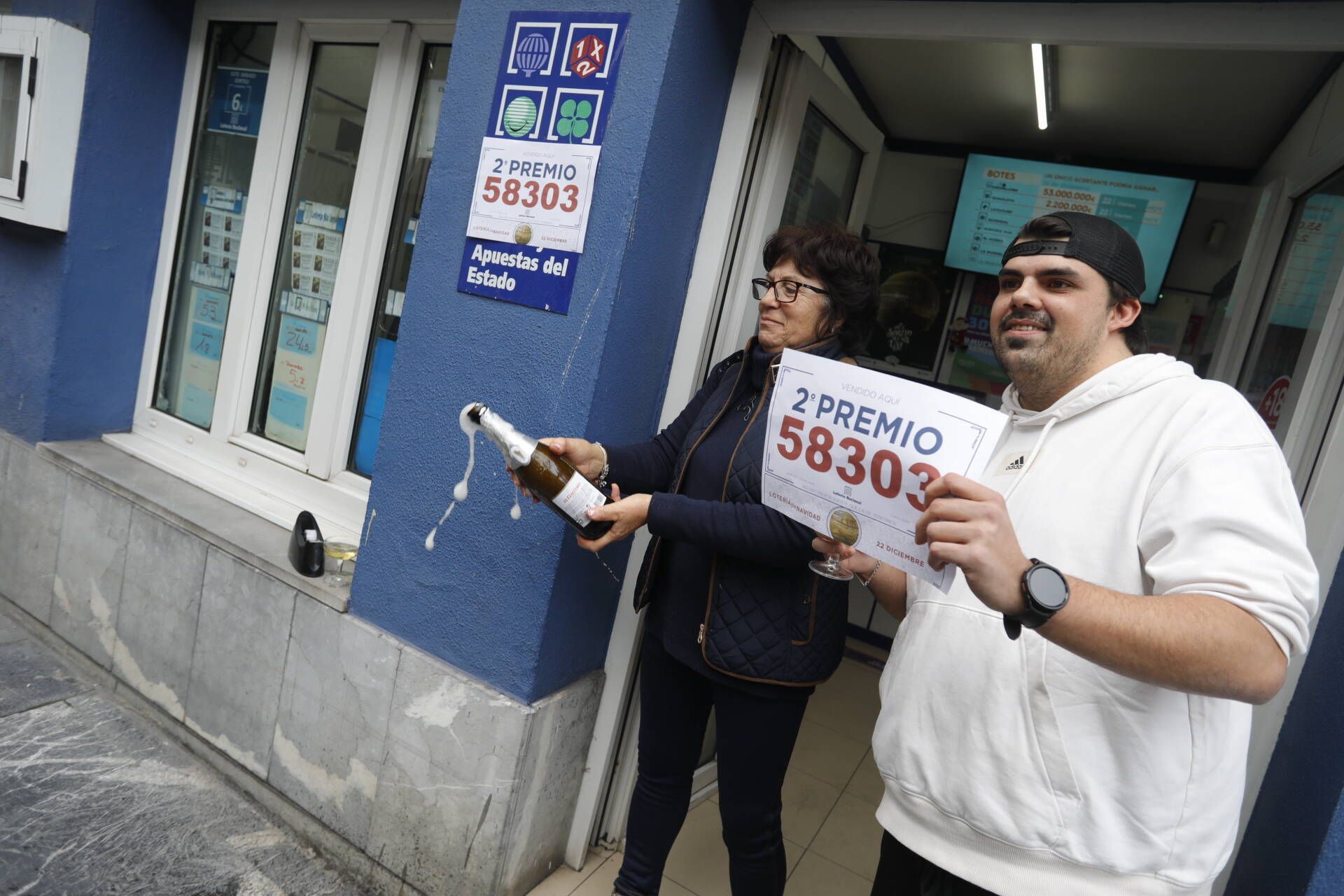 EN IMÁGENES: Asturias celebra una jornada de Lotería de Navidad con más de 4 millones en premios muy repartidos