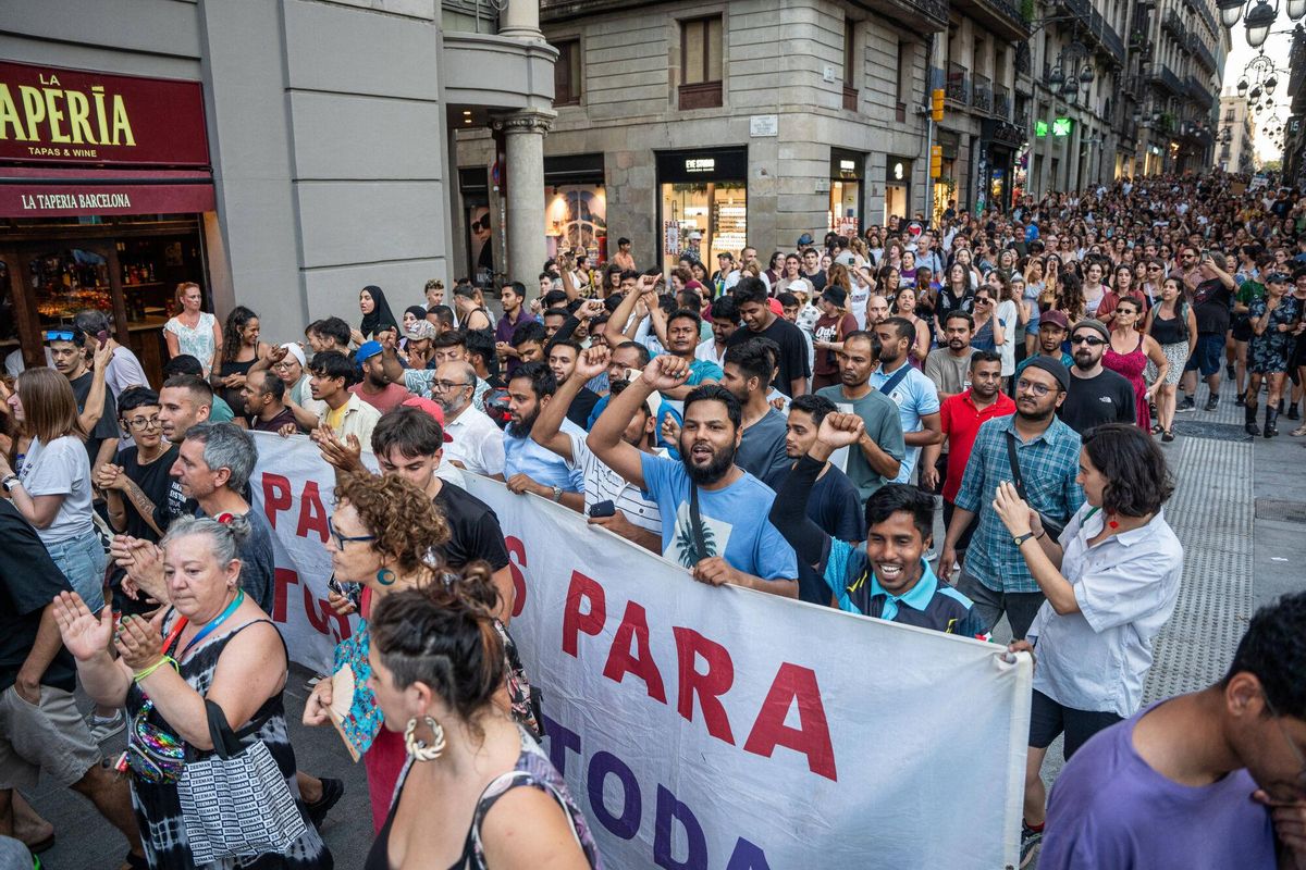 Manifestación antiracista y antifascista en Barcelona después de lo sucedido en Torre Pacheco y del auge de la extrema derecha. 