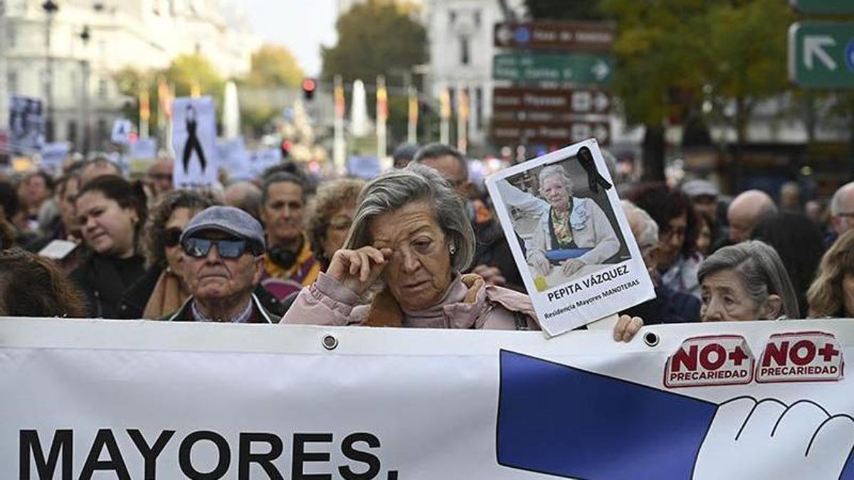 Manifestación convocada en Madrid para pedir investigaciones sobre los fallecidos en las residencias de ancianos durante la pandemia