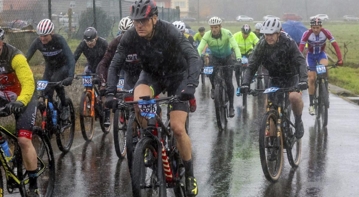 Arousa Bike añade este año más atractivos en su tercer año citando a ciclistas de toda Galicia. | IÑAKI ABELLA