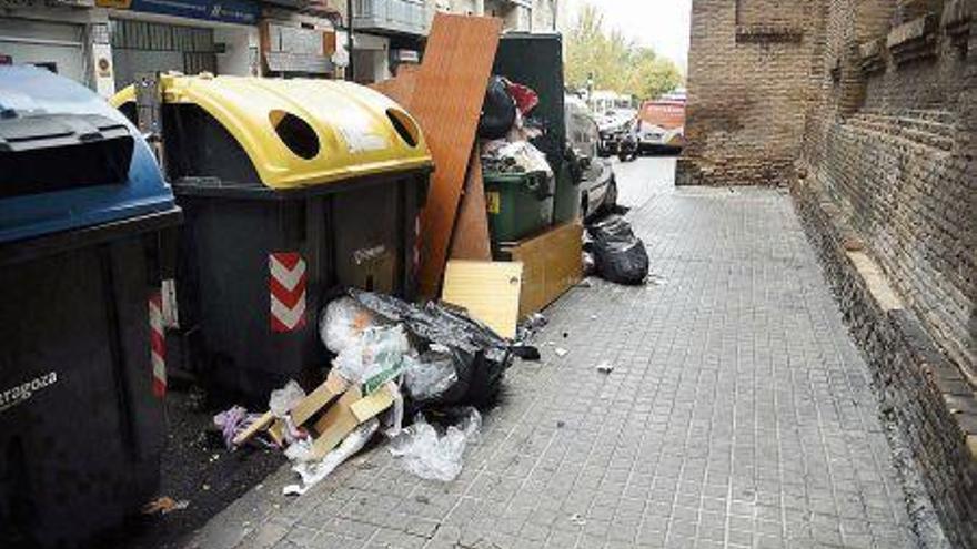 Zaragoza vuelve a suspender en la limpieza de calles y parques