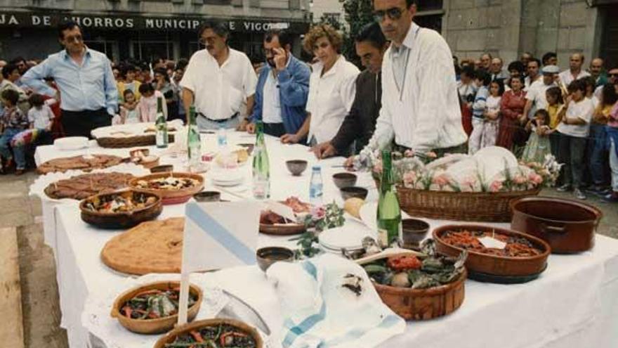 El jurado del concurso gastronómico valora los platos, en 1987.