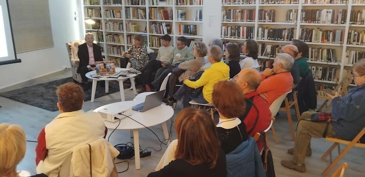José Antonio Potrony Baquedano presentó su libro ‘Trosqui’ en la biblioteca. | SERVICIO ESPECIAL