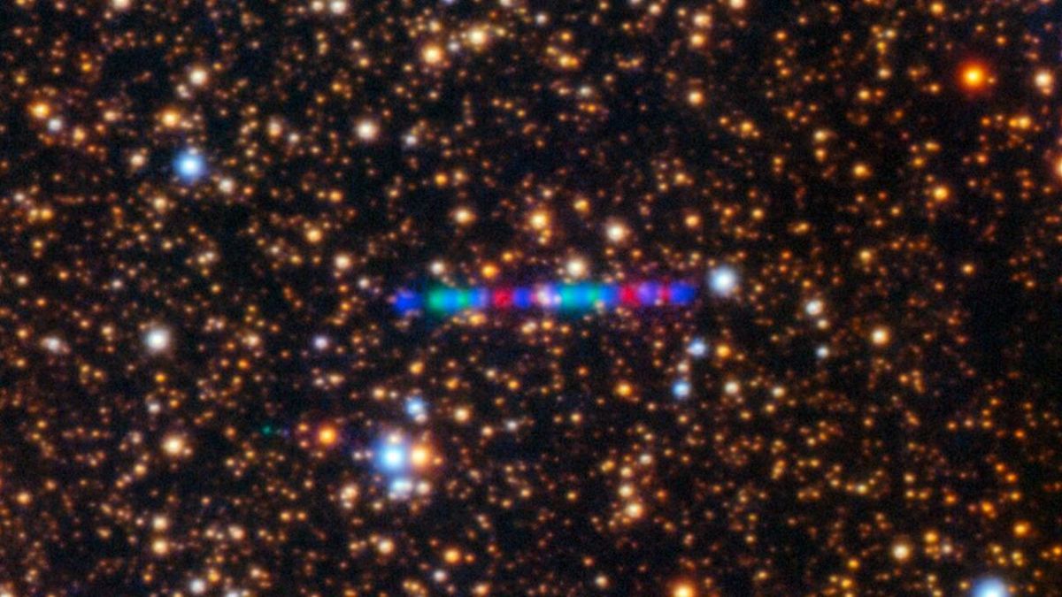 Patrones de colores observados en el cometa interestelar 3l/ATLAS al aplicarse un filtro.