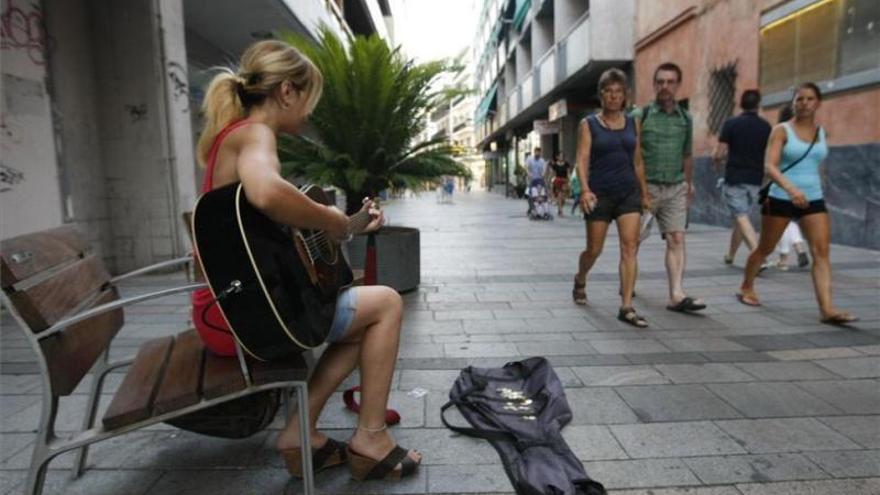 44 músicos, 15 pintores y un titiritero piden un puesto en la calle