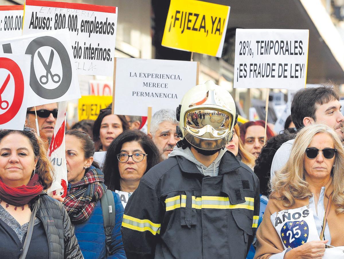 Miles de interinos se manifiestan para reclamar su estabilización, en una imagen de archivo.