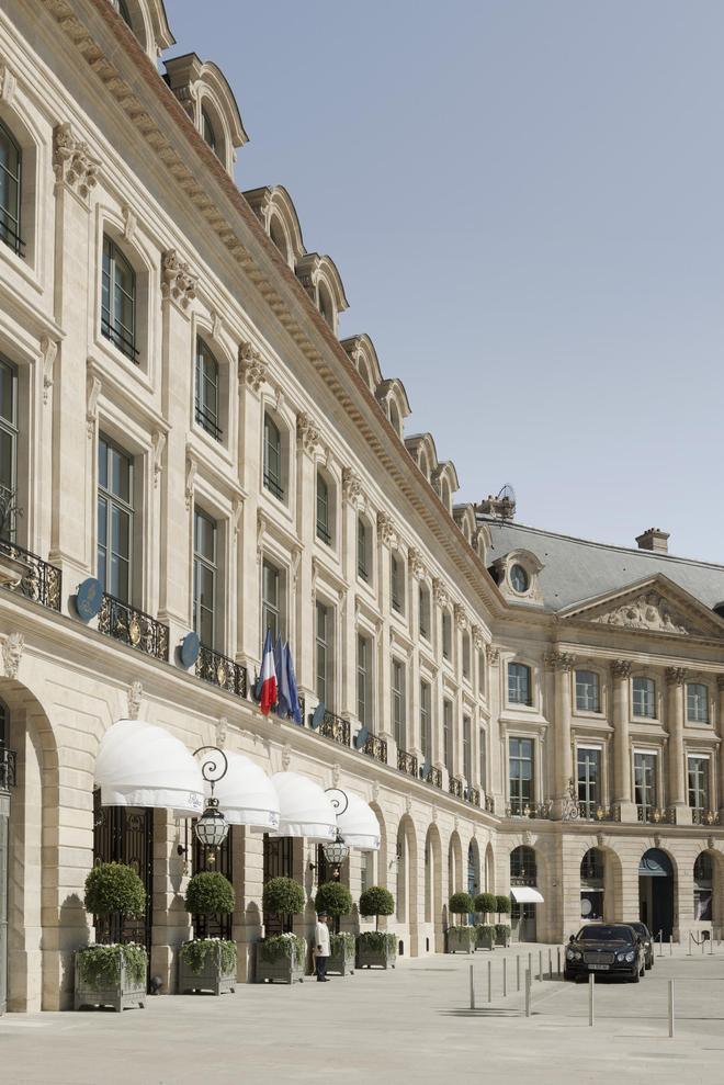 El edifico se construyo en una mansión privada de la Place Vendôme