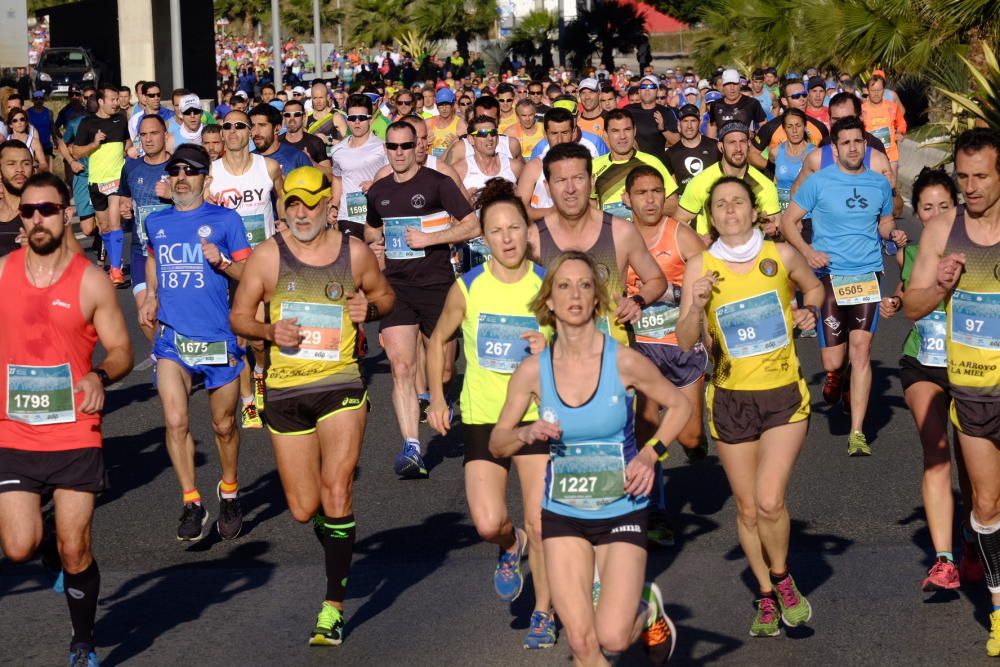 Más de 7.000 atletas tomaron la salida en una prueba que gozó de unas buenas condiciones para correr y que acabó encumbrando, de nuevo, al corredor del club Cueva de Nerja Abdelhadi El Mouaziz