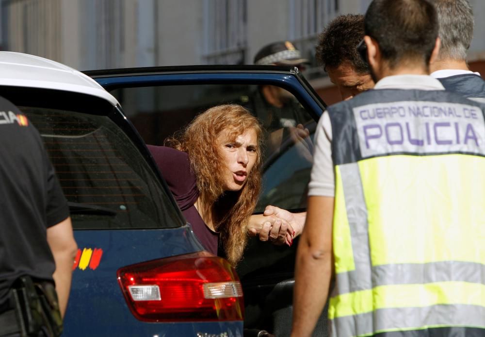 La Policía registra la casa de la 'viuda negra' de Alicante