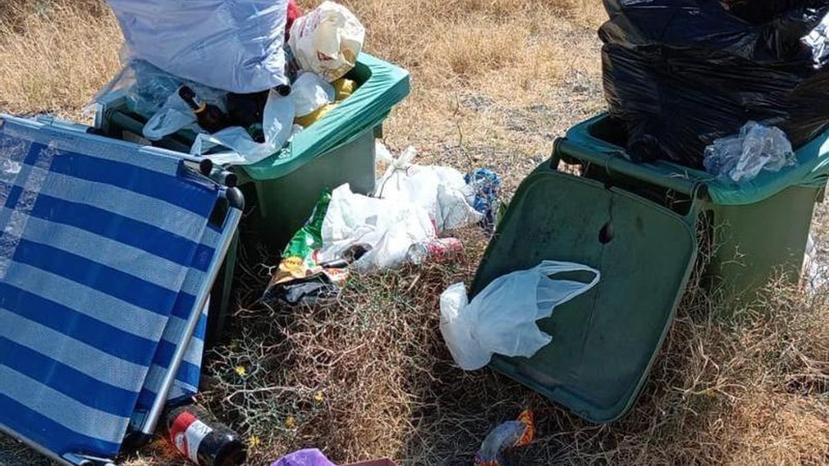 Basura en las playas de Calnegre.