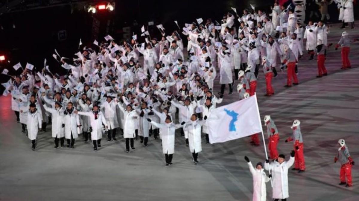 e3154ef5-las-dos-coreas-llevan-mensaje-de-paz-en-juegos-pyeongchang-2018-696x391 e3154ef5-las-dos-coreas-llevan-mensaje-de-paz-en-juegos-pyeongchang-2018-696x391