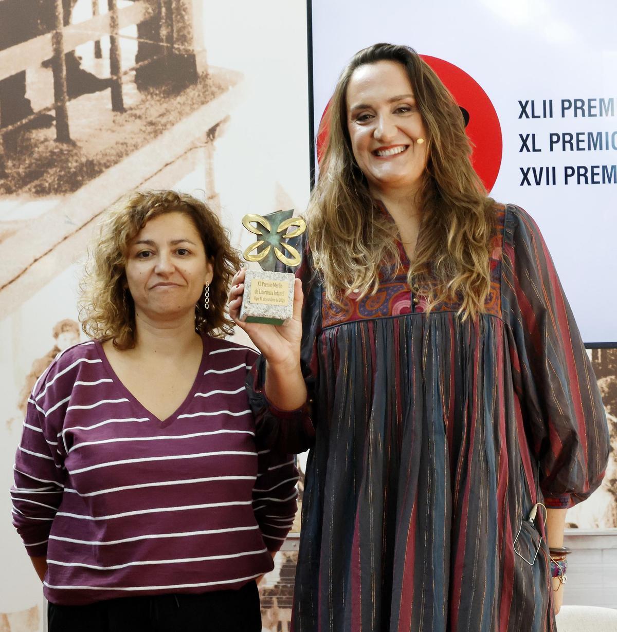Anaír Rodríguez entregou o galardón a Abril Camino (Premio Xerais de Novela) Anaír Rodríguez entregou o galardón a Abril Camino (Premio Xerais de Novela)