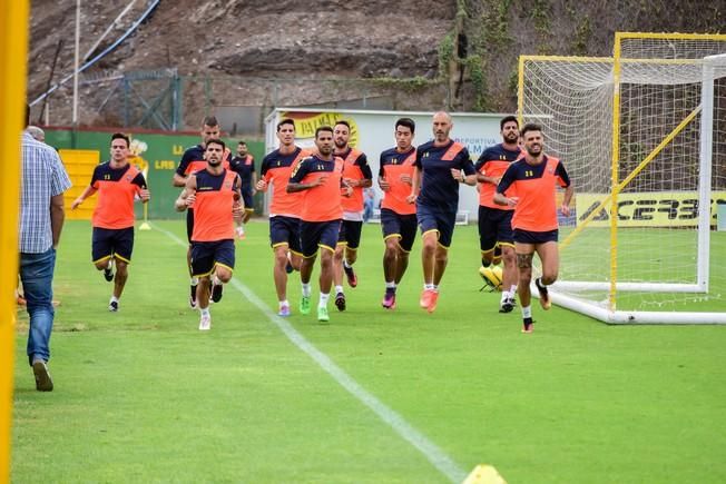 Entrenamiento UD Las Palmas en Barranco Seco ...