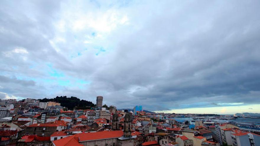 Cielos nublados esta mañana en Vigo // M. Canosa