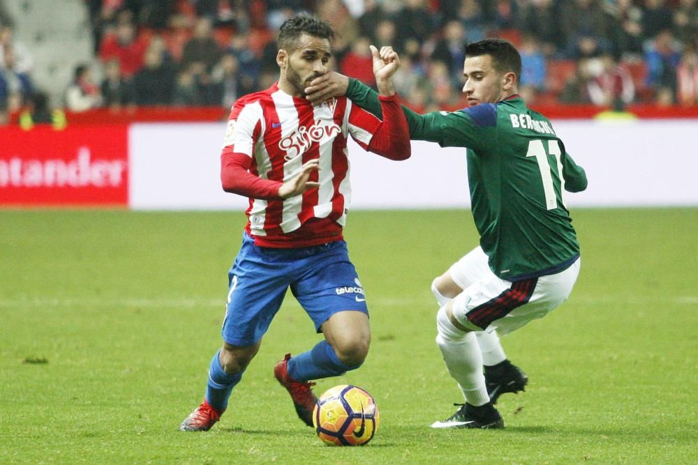 El partido entre el Sporting y el Osasuna, en imágenes