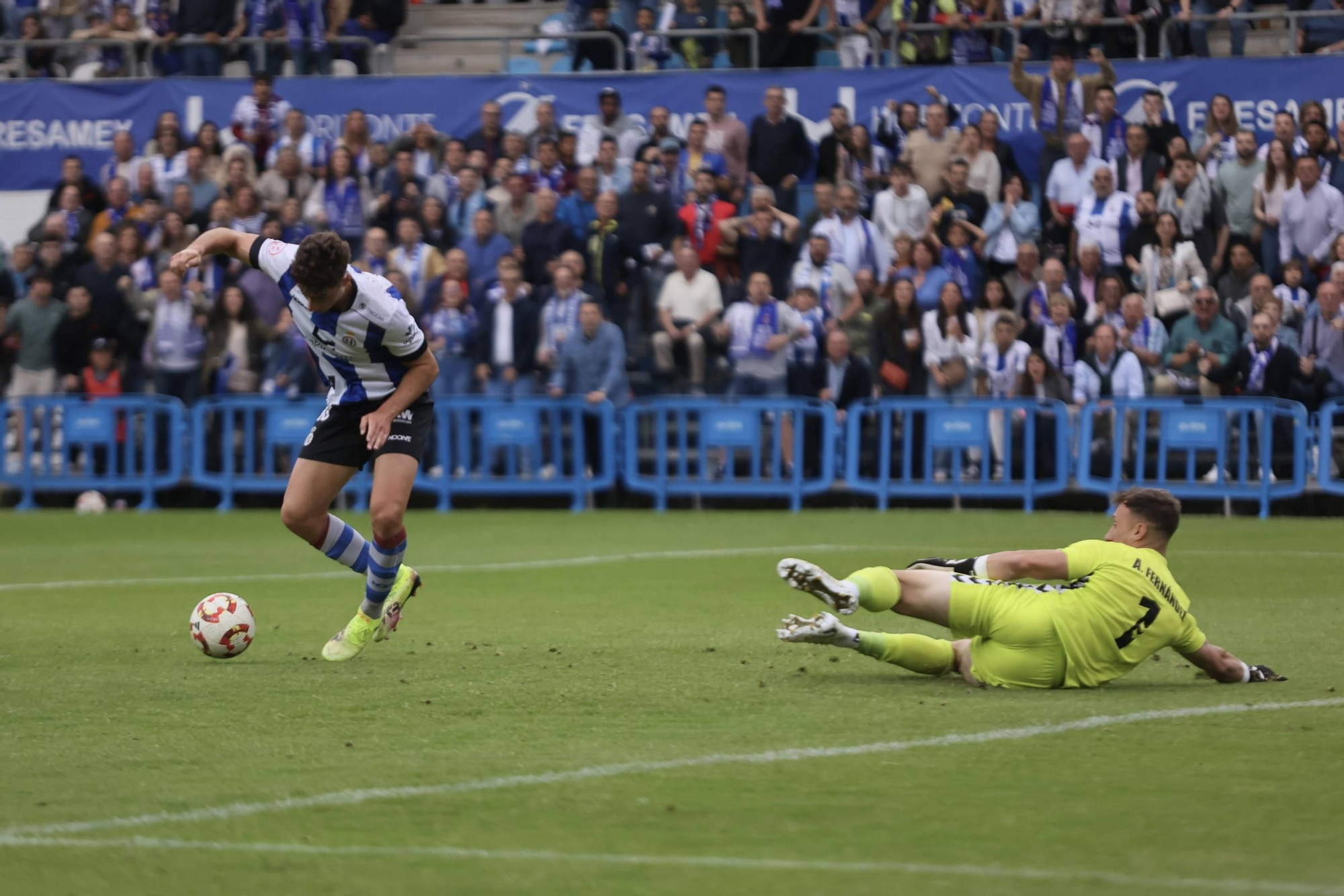 EN IMÁGENES: La final por el ascenso entre Avilés y Rayo Majadahonda vivida en el Suárez Puerta