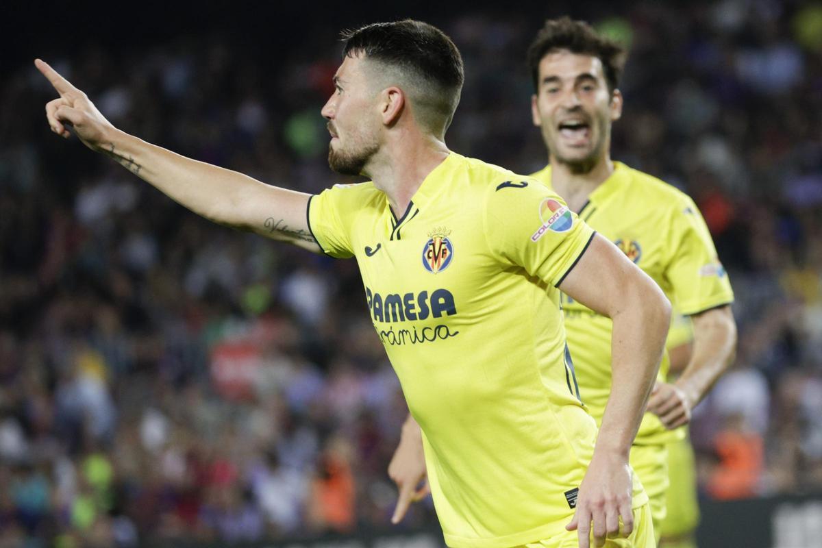 Moi Gómez celebra el 0-2 del Villarreal en el triunfo or última vez en el Camp Nou ante el Barcelona en 2022.