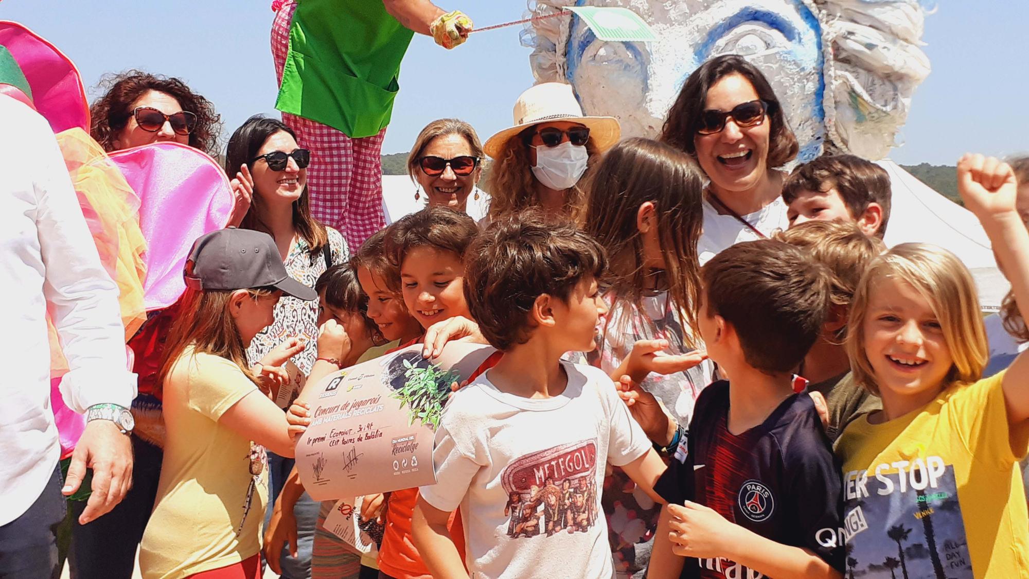 Pequeños maestros del reciclaje en Ibiza