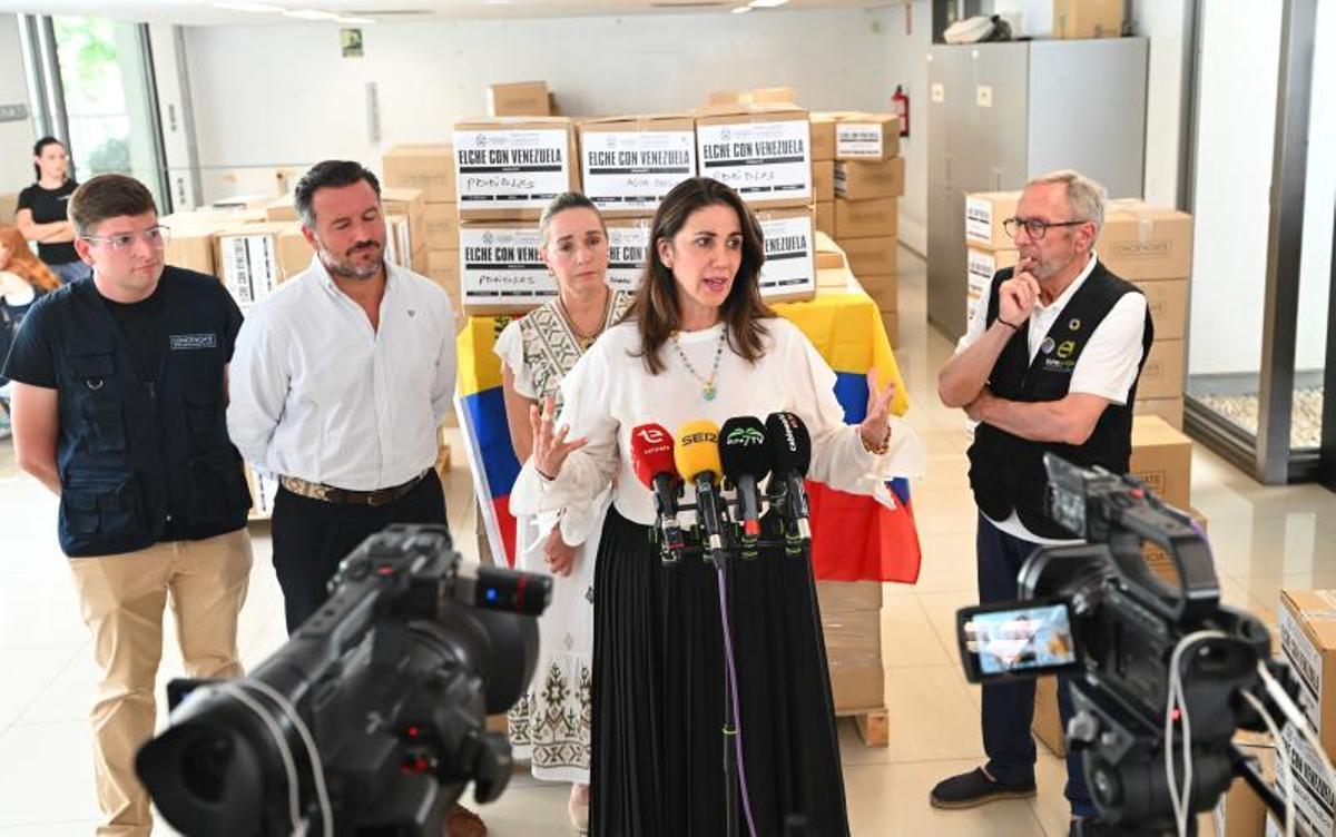 Mary Ponte, delegada por la Hispanidad y la Libertad de la Generalitat, durante el despliegue en Elche