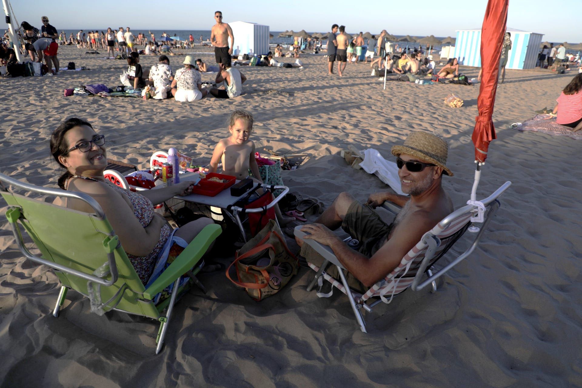 València inunda sus playas en el primer San Juan poscovid