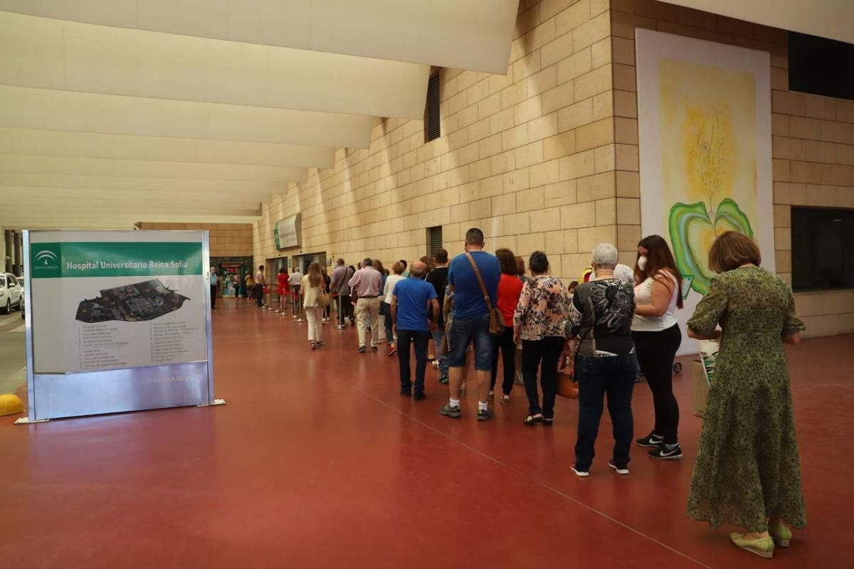 Aumentan las colas en las consultas externas del Reina Sofía