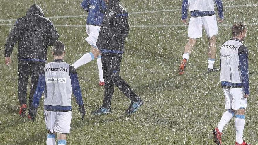 Varios deportivistas durante el calentamiento en Getafe.