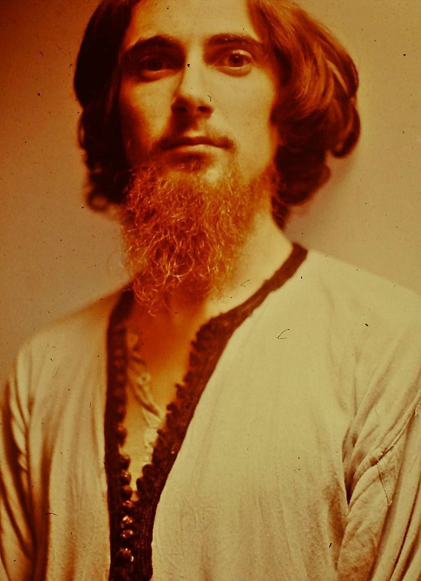 Un jovencísimo Pau Riba en la época hippie, cuando llegó a Formentera.