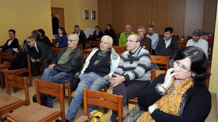 Algunos de los asistente a la asamblea anual del Recreo Cultural. // Bernabé/Javier Lalín