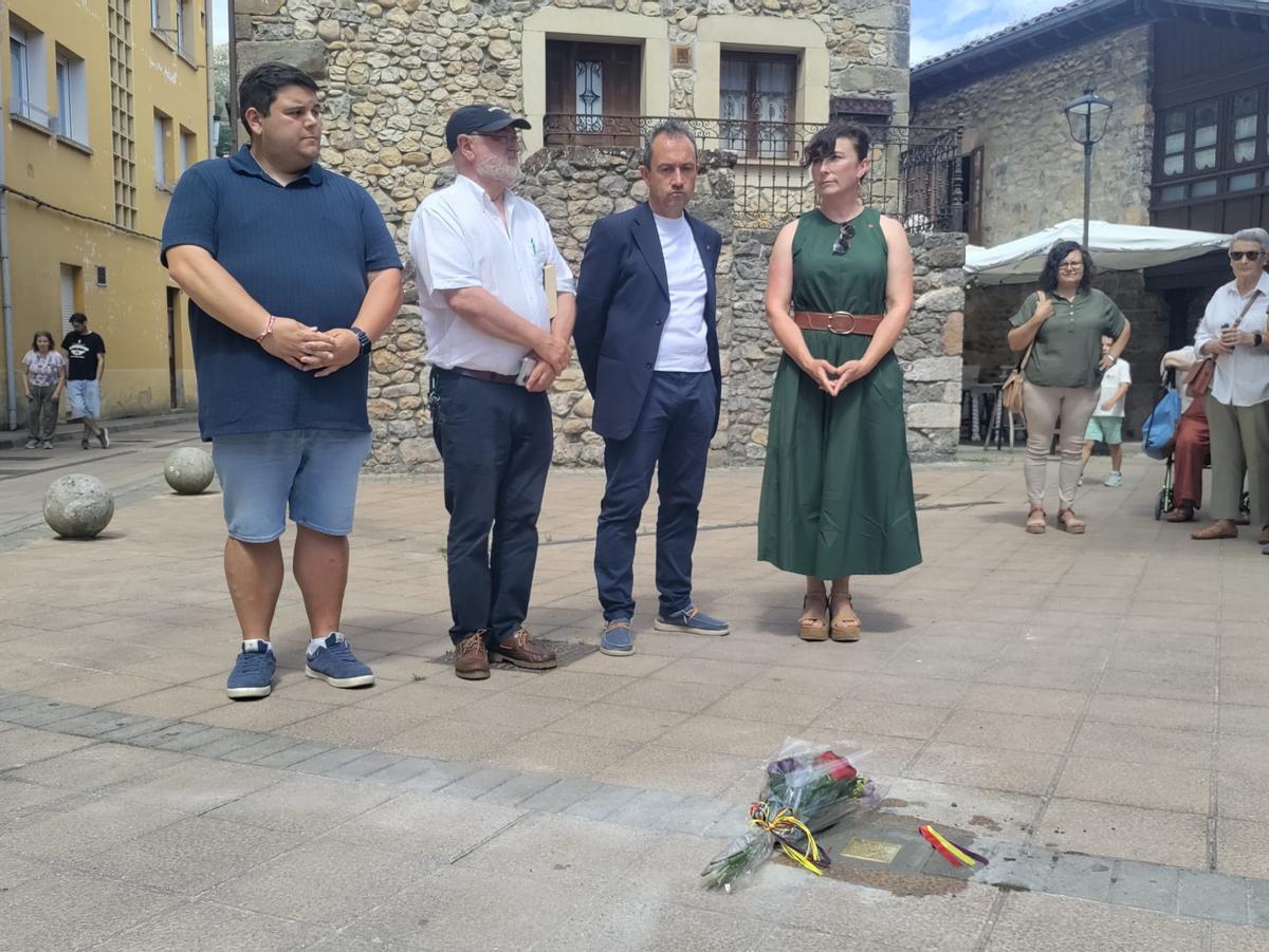 Parres coloca su stolperstein en memoria de Manuel Cueto Pérez