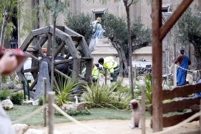 Montaje de la Muestra de Navidad en la Plaza del Pilar