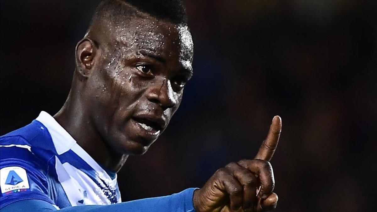 Balotelli, víctima de otros incidentes lamentables en Verona