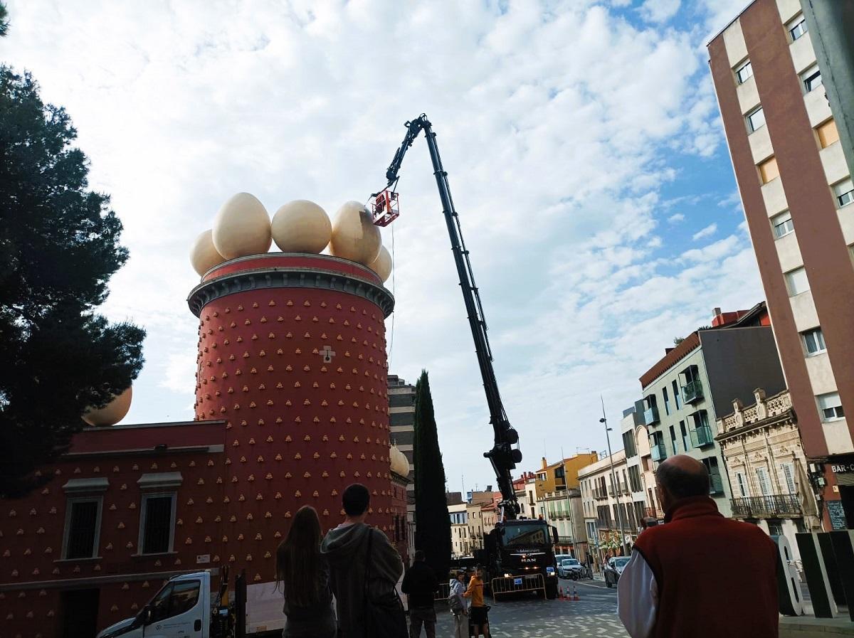 La neteja desperta la curiositat dels vianants i turistes