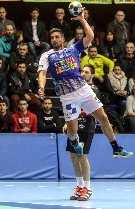 El Balonmano Benidorm da un salto hacia la permanencia ante el Logroño