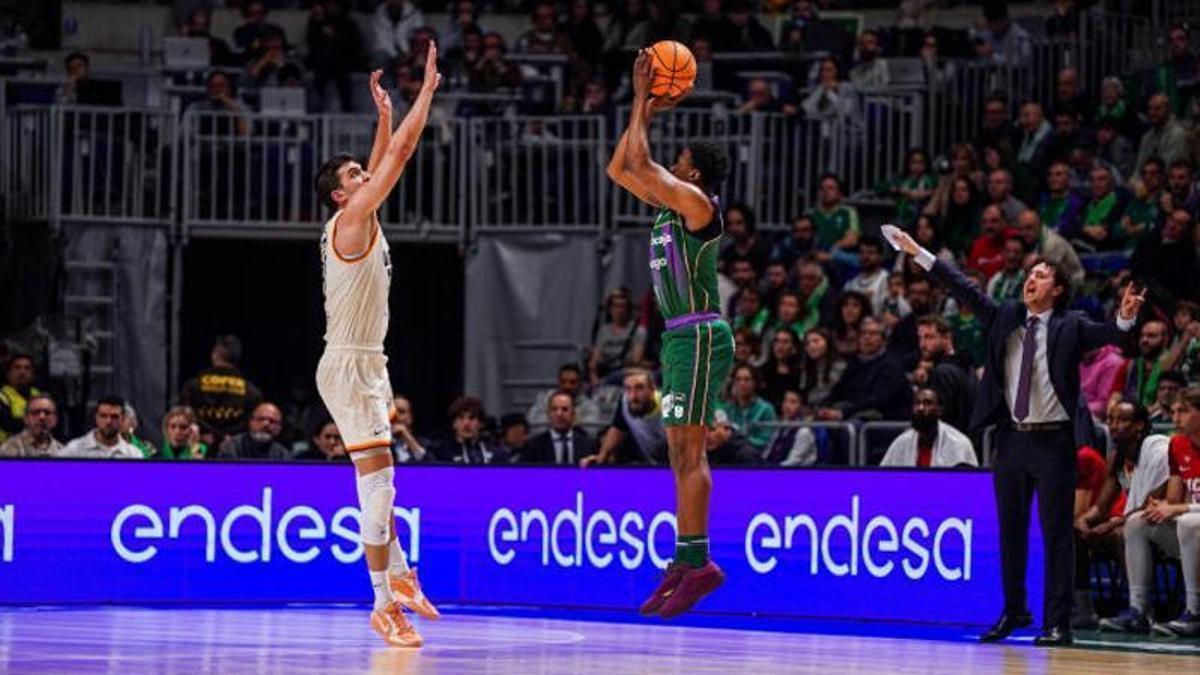 El Unicaja ganó 92-88 al UCAM Murcia en el Martín Carpena.