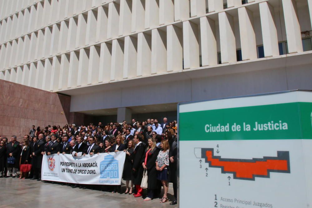 Los abogados malagueños se manifiestan en defensa del turno de oficio