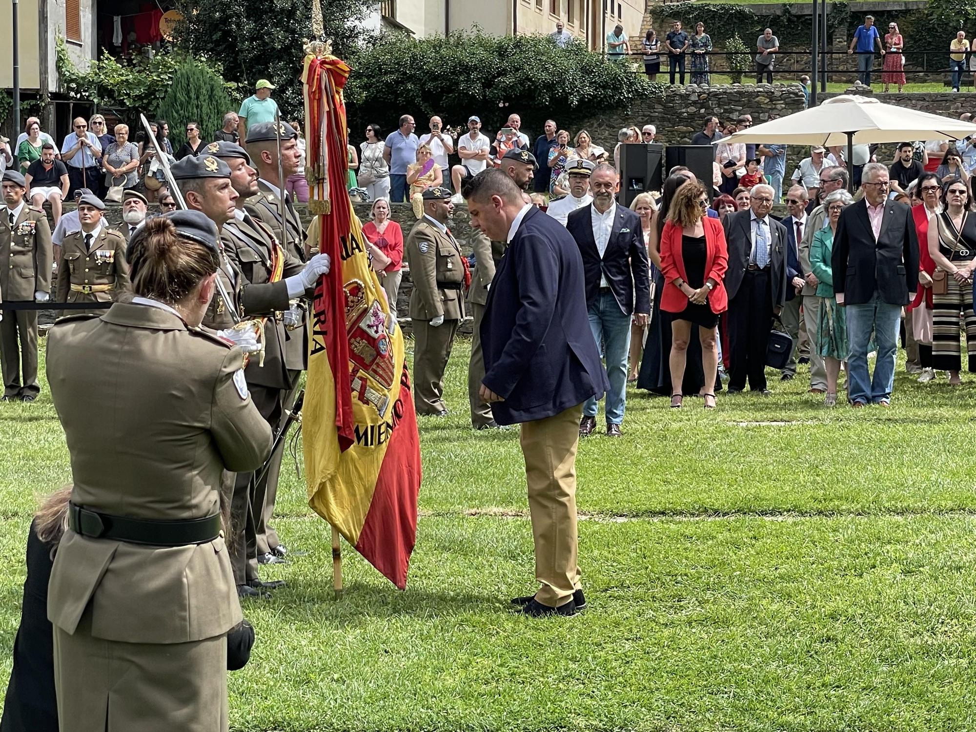 EN IMÁGENES: Así fue la jura de bandera civil en Cangas de Narcea