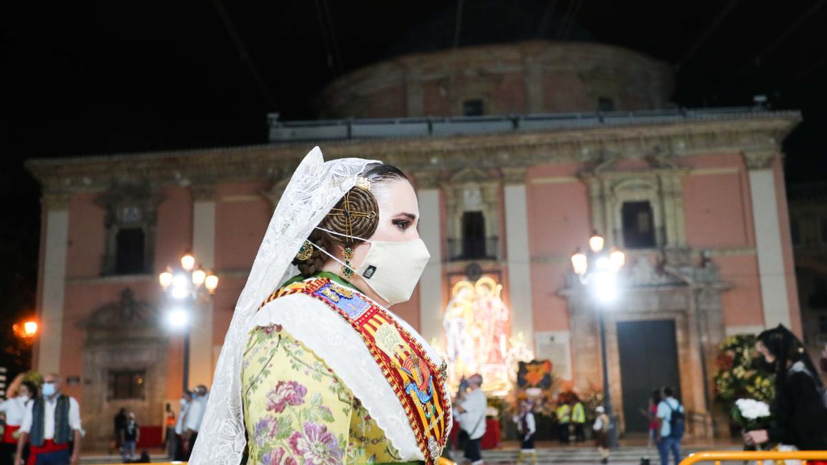 Búscate en el primer día de la ofrenda por la Calle Caballeros de las 21:00 a las 22:00