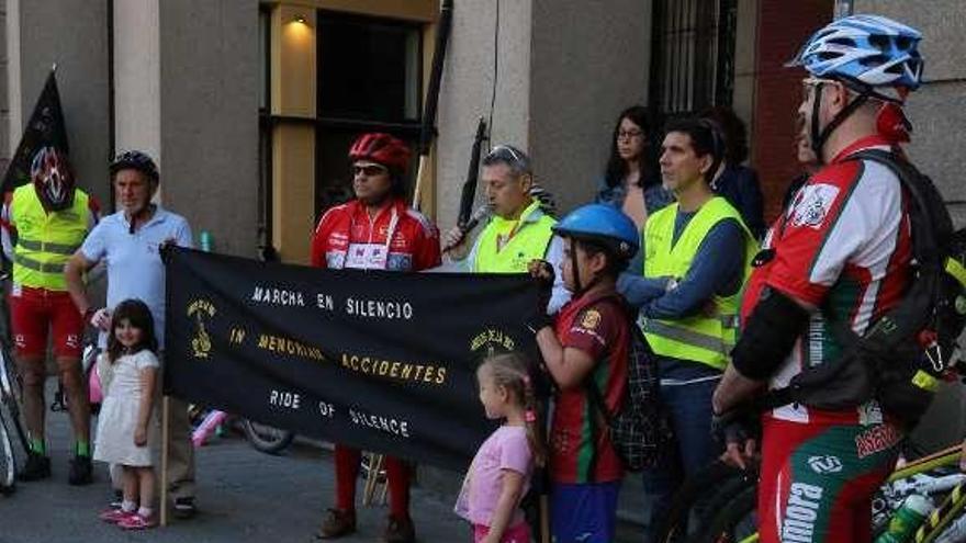 Pedaleos en silencio por las víctimas