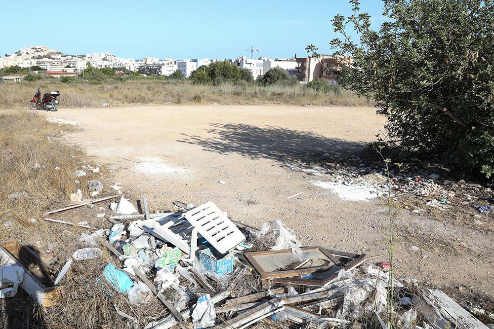 Suciedad y basura en Ca n'Escandell